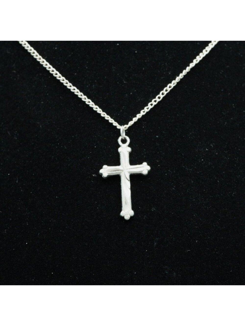 Vintage Silver Tone Cross Pendant Necklace 16 Inch Chain